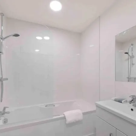 Town Center Apartment In Bishops Stortford Birchanger Extérieur photo